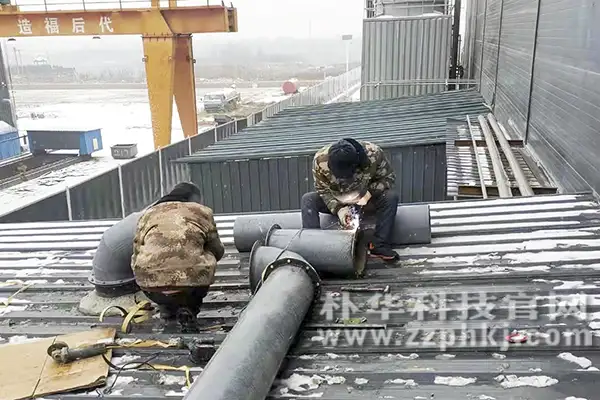 朴华科技顶着风雪安装除尘设备 朴华科技顶着风雪安装除尘设备