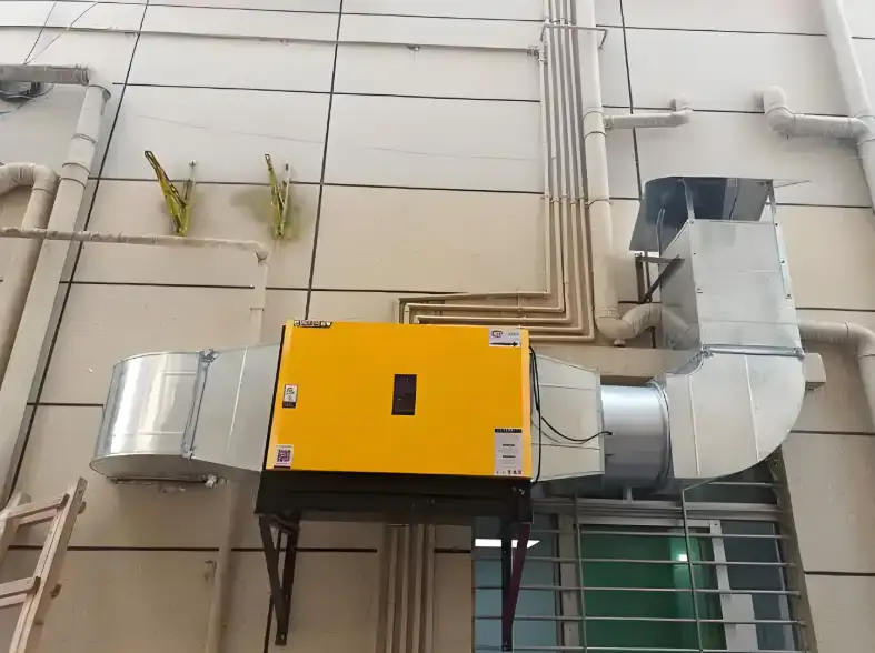 复合式油烟净化设备安装现场图