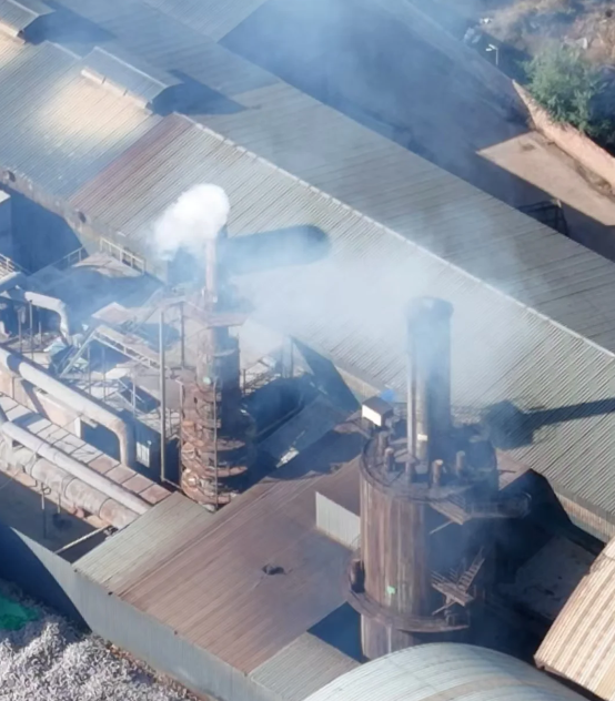 冲天炉烟气除尘案例：郑州除尘设备厂家教你怎么选布袋除尘器品牌（附滤筒除尘器对比）